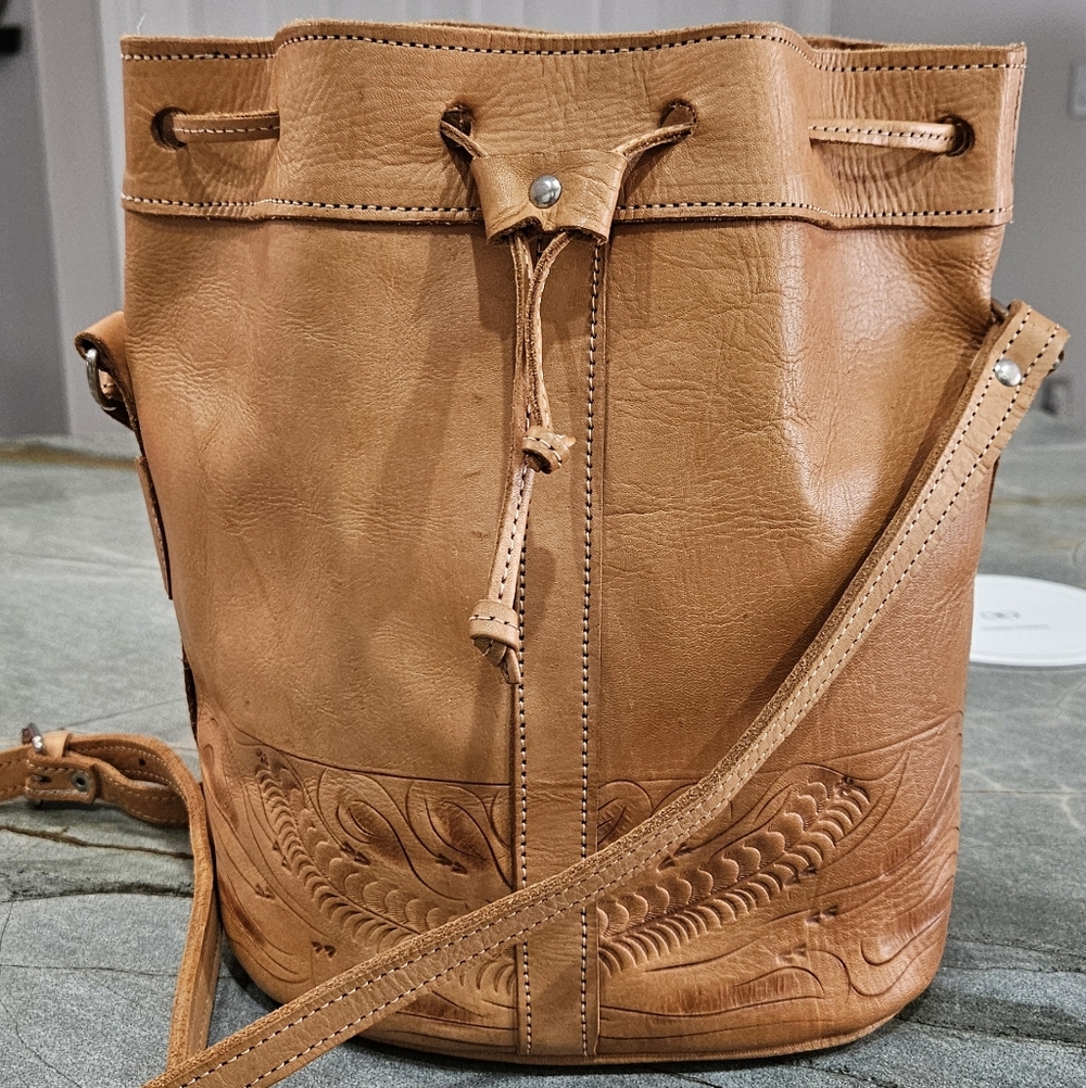 American West Tooled Leather Drawstring Bucket Bag Crossbody Tan NWOT - Picture 10 of 12
